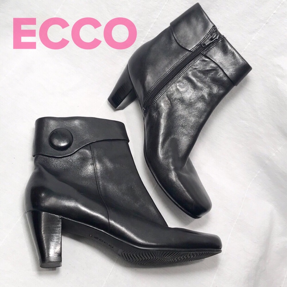 ECCO☄️SALE☄️ Black Retro Button on side Booties 10